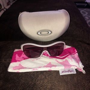 Oakley Commit Breast Cancer Awareness Sunglasses